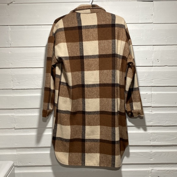 Fashions Plaid Shacket - Picture 4 of 7